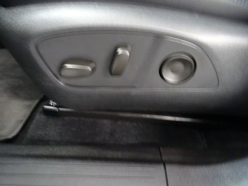 Used 2025 Chevrolet Equinox EV LT image 3