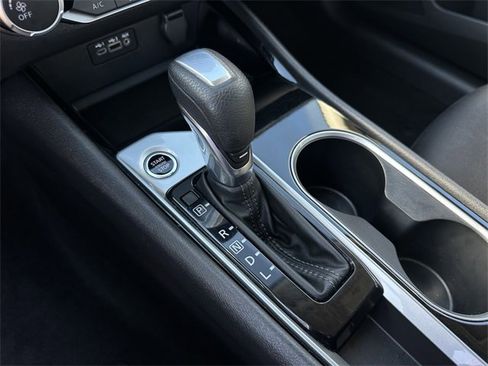 Used 2024 Nissan Altima 2.5 SV image 17