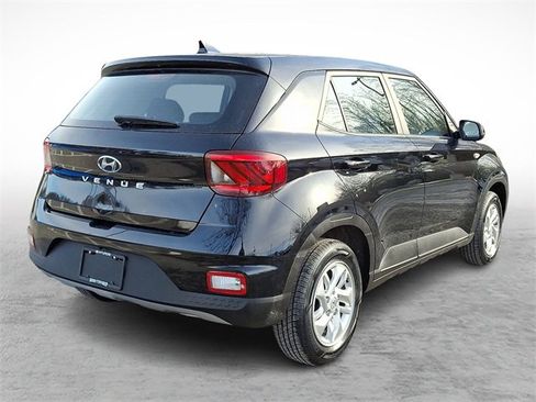 Used 2022 Hyundai Venue SE image 6