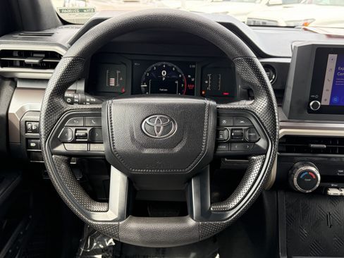 Certified 2024 Toyota Tacoma SR5 AWD/4WD image 17