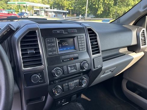Used 2015 Ford F150 XLT AWD/4WD image 24