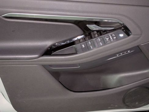 Used 2020 Land Rover Range Rover Evoque R-Dynamic SE image 9