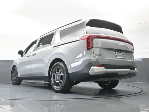 Used 2026 Kia Carnival EX FWD image 61