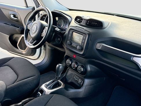 Used 2016 Jeep Renegade Latitude image 5