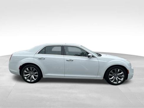 Used 2019 Chrysler 300 Limited RWD image 9