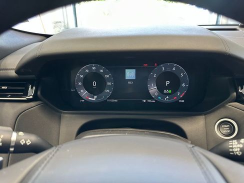 New 2026 Land Rover Range Rover Velar Dynamic SE image 18