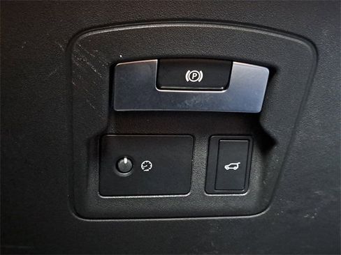 Used 2020 Land Rover Range Rover Velar R-Dynamic S image 22