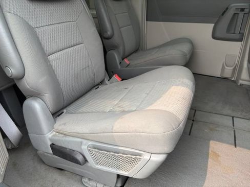 Used 2008 Chrysler Town & Country Touring FWD image 17