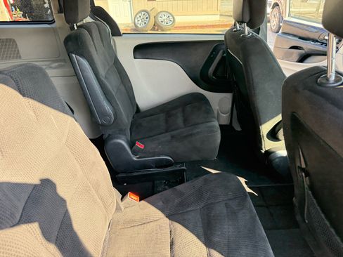 Used 2016 Dodge Grand Caravan SXT image 60