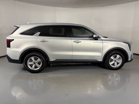 New 2026 Kia Sorento LX FWD image 9