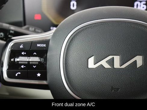 Used 2025 Kia Sorento S FWD image 8