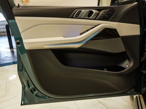 Used 2024 BMW X5 xDrive50e image 23