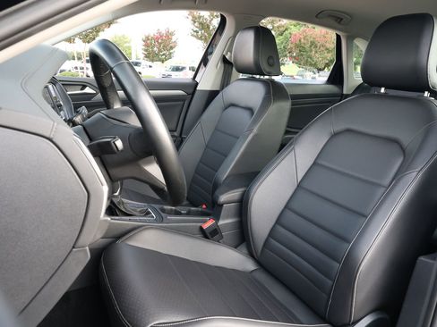 Used 2024 Volkswagen Jetta SE FWD image 29