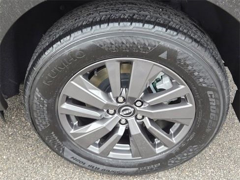 Used 2023 Nissan Pathfinder S image 11