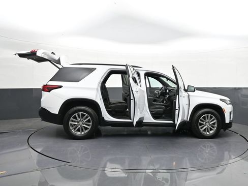Used 2023 Chevrolet Traverse LT AWD/4WD image 40