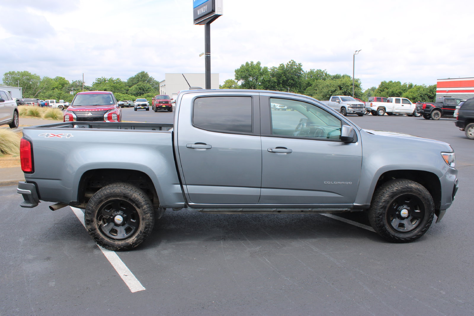 Used 2022 Chevrolet Colorado W/T AWD/4WD image 9