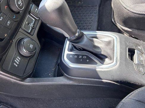 Used 2023 Jeep Renegade Latitude AWD/4WD image 12