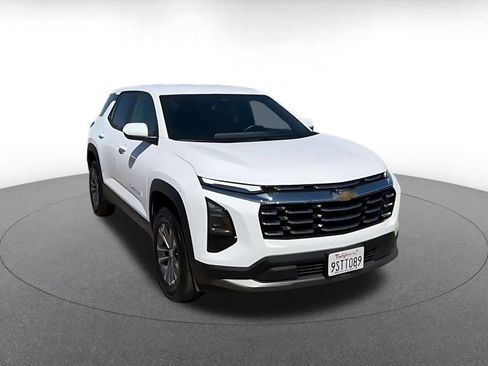 Used 2025 Chevrolet Equinox LT FWD image 3