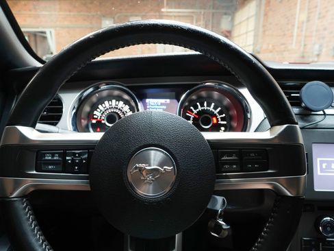 Used 2013 Ford Mustang GT Premium RWD image 40