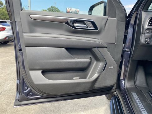 New 2025 Chevrolet Suburban Premier image 23