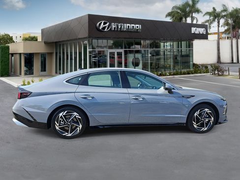 Used 2026 Hyundai Sonata SEL FWD image 2