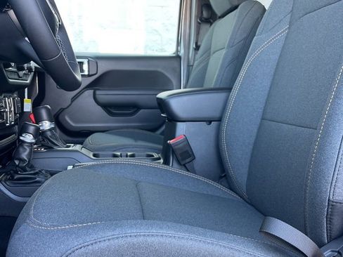 New 2025 Jeep Gladiator Sport image 7