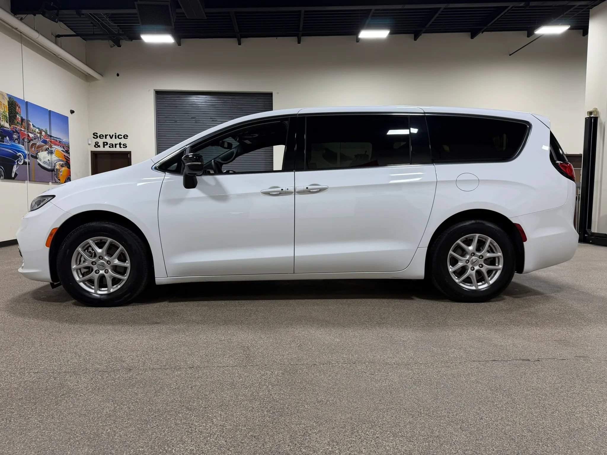 Used 2025 Chrysler Pacifica Select FWD image 8