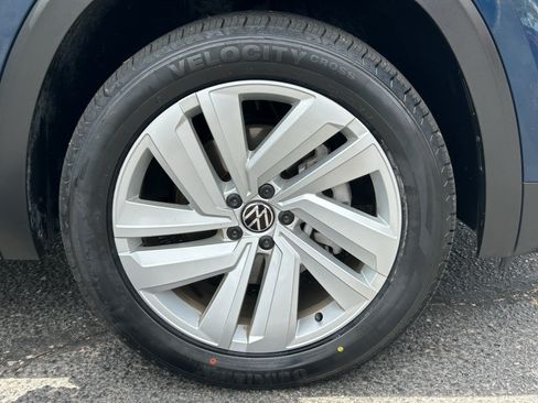 Used 2023 Volkswagen Atlas Cross Sport SE w/ Panoramic Sunroof Package FWD image 7