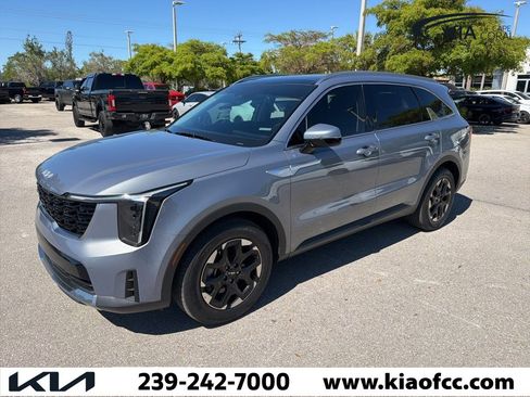 Used 2024 Kia Sorento S w/ Panoramic Sunroof Package image 2