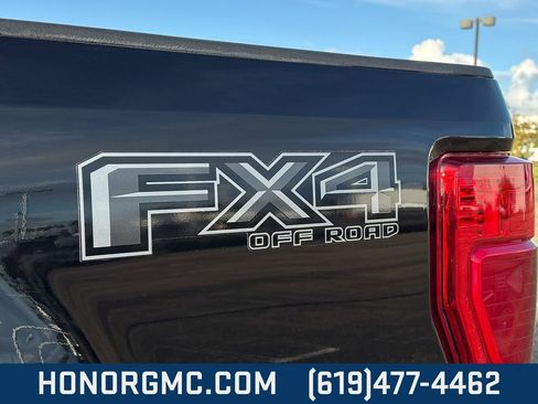 Used 2022 Ford F250 Lariat w/ Black Appearance Package image 10