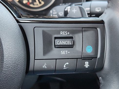 Used 2023 Nissan Rogue SL w/ SL Premium Package image 18