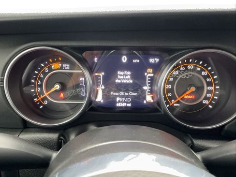 Used 2022 Jeep Wrangler Unlimited Sahara w/ Cold Weather Group AWD/4WD image 35