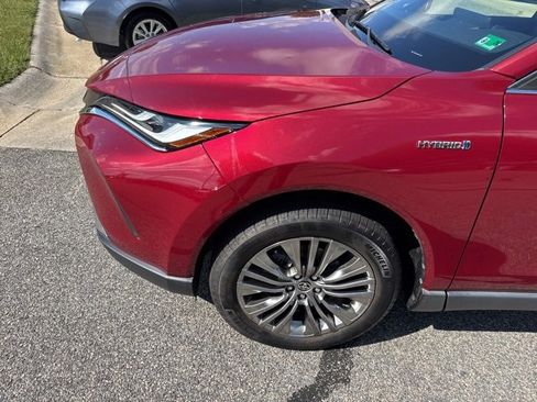 Used 2021 Toyota Venza Limited image 3