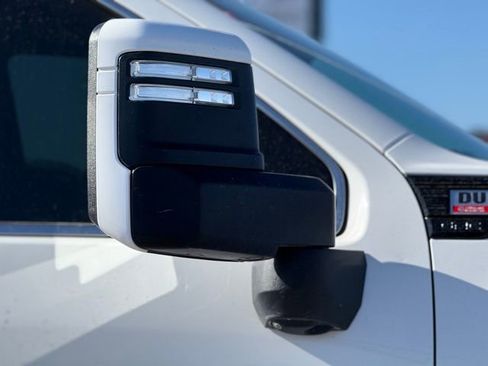 Used 2022 GMC Sierra 3500 Denali w/ Denali Ultimate Package image 8