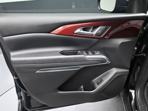 Used 2024 Chevrolet Traverse Z71 image 6