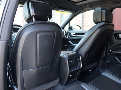 Used 2021 Porsche Cayenne Coupe AWD/4WD image 12