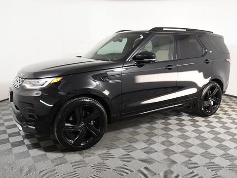 Used 2024 Land Rover Discovery Metropolitan Edition image 2