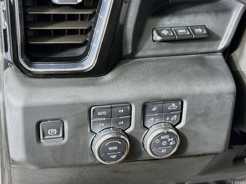 Used 2024 GMC Sierra 2500 Denali Ultimate AWD/4WD image 10