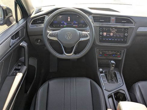 Used 2023 Volkswagen Tiguan SE image 13