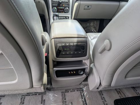 Used 2009 GMC Acadia SLT w/ Visibility Package AWD/4WD image 31