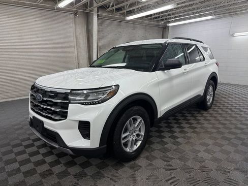 New 2026 Ford Explorer Active RWD image 14