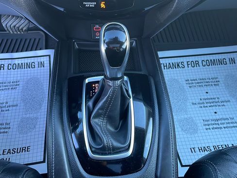 Used 2017 Nissan Rogue AWD image 12