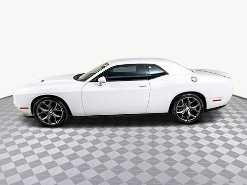 Used 2016 Dodge Challenger SXT image 6