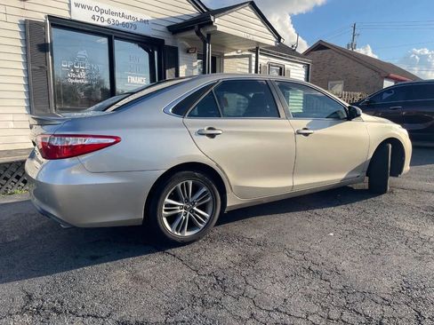 Used 2015 Toyota Camry SE FWD image 10