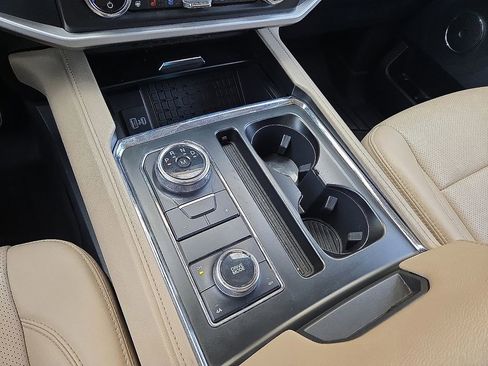 Used 2022 Ford Expedition Max XLT image 31