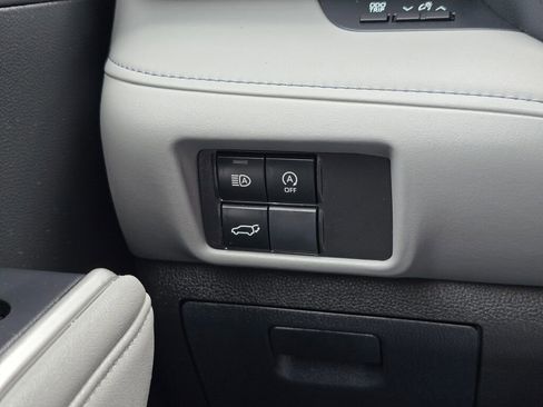 Used 2024 Toyota Highlander XLE AWD/4WD image 28