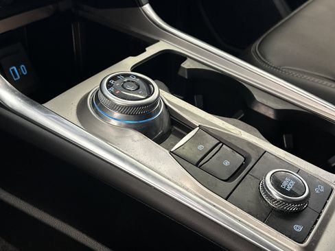 Used 2023 Ford Explorer XLT w/ Equipment Group 202A image 4