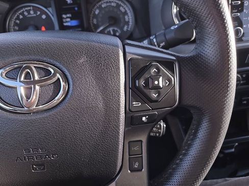 Used 2022 Toyota Tacoma TRD Off-Road image 23