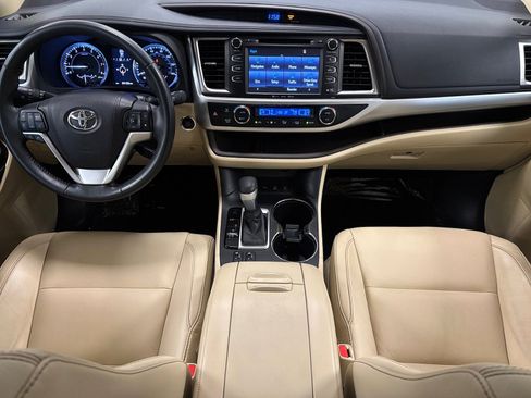 Used 2016 Toyota Highlander XLE AWD/4WD image 14