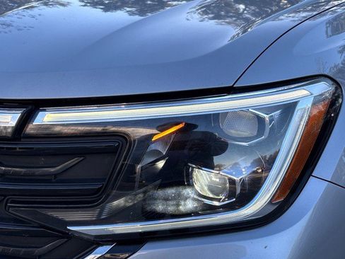 Used 2024 Volkswagen Atlas Cross Sport SE image 10